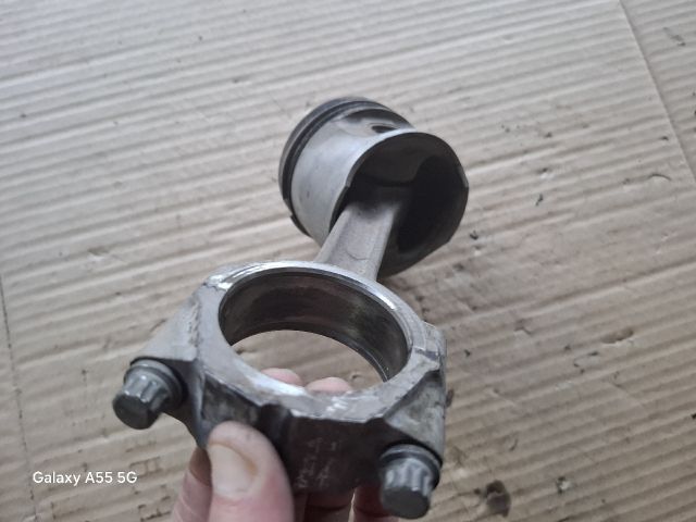 bontott VOLVO V40 Dugattyú és Hajtókar