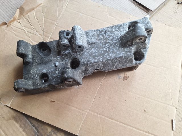 bontott VOLVO V40 Generátor Tartó Bak