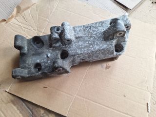 bontott VOLVO V40 Generátor Tartó Bak