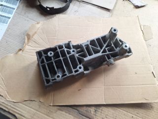 bontott VOLVO V40 Generátor Tartó Bak