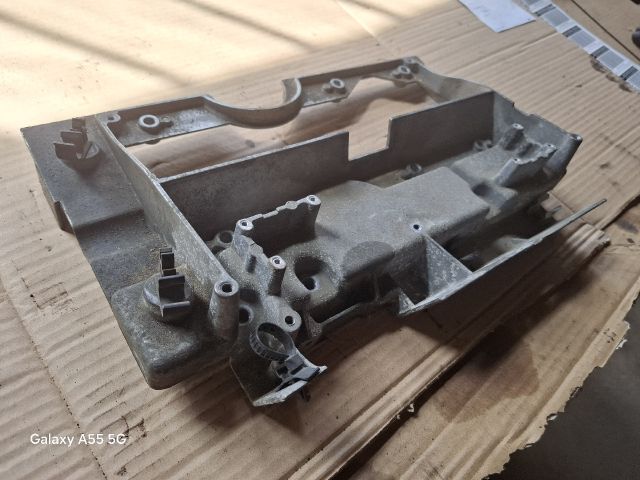 bontott VOLVO V40 Gyújtáselosztó Fedél