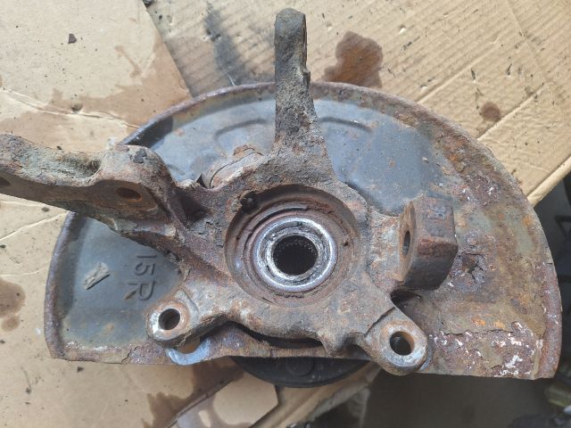 bontott VOLVO V40 Jobb első Csonkállvány Kerékaggyal