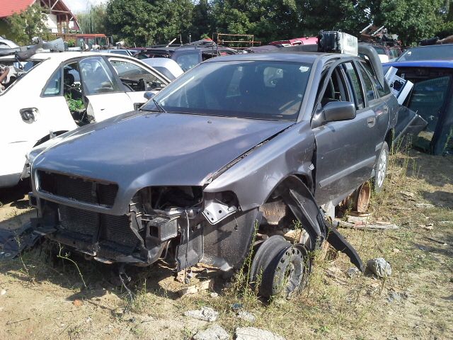 bontott VOLVO V40 Jobb első Féknyereg Munkahengerrel