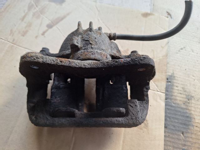 bontott VOLVO V40 Jobb első Féknyereg Munkahengerrel