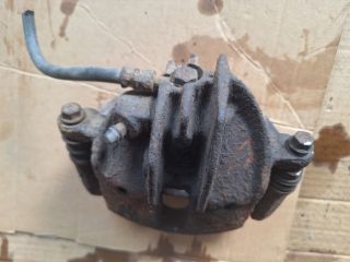 bontott VOLVO V40 Jobb első Féknyereg Munkahengerrel