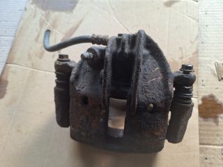 bontott VOLVO V40 Jobb első Féknyereg Munkahengerrel