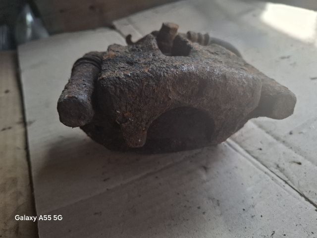 bontott VOLVO V40 Jobb hátsó Féknyereg Munkahengerrel