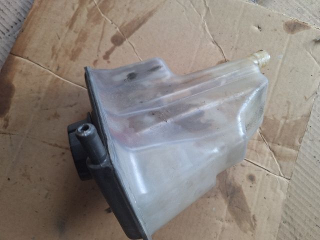 bontott VOLVO V40 Kiegyenlítő Tartály