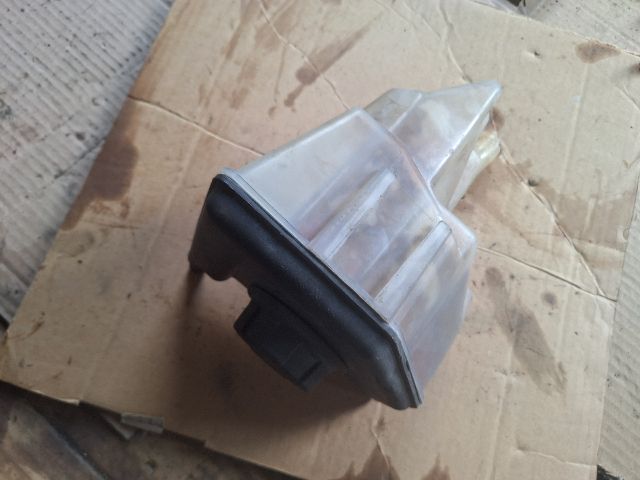 bontott VOLVO V40 Kiegyenlítő Tartály