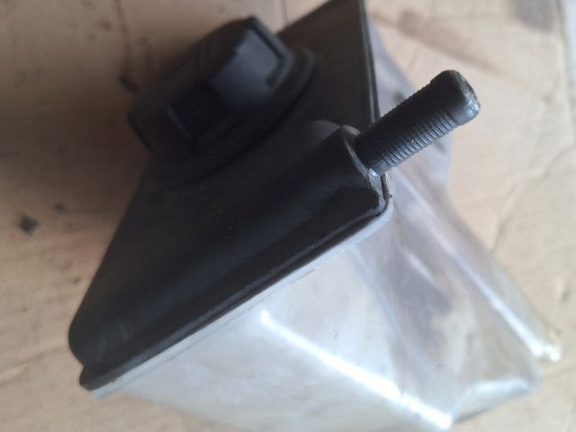 bontott VOLVO V40 Kiegyenlítő Tartály