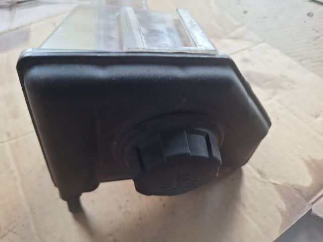 bontott VOLVO V40 Kiegyenlítő Tartály