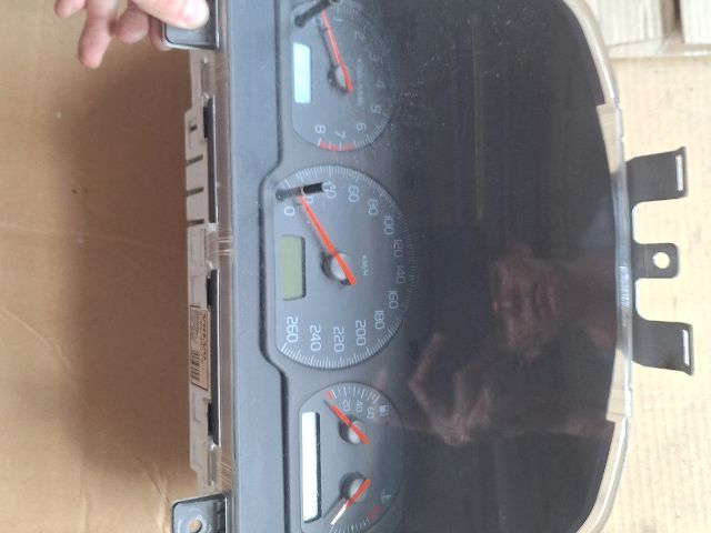 bontott VOLVO V40 Kilométeróra