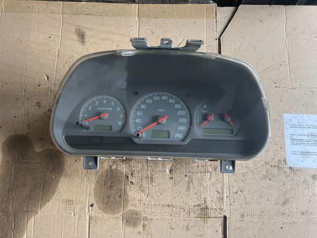 bontott VOLVO V40 Kilométeróra