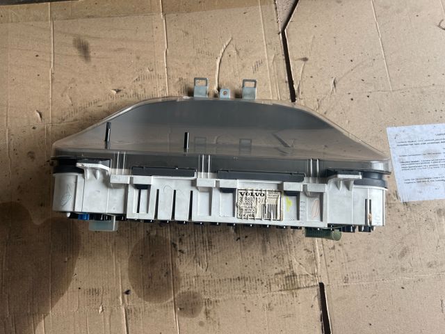 bontott VOLVO V40 Kilométeróra