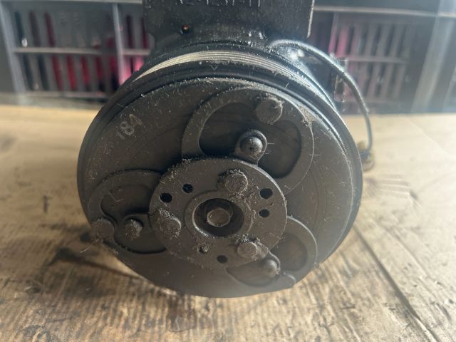 bontott VOLVO V40 Klímakompresszor