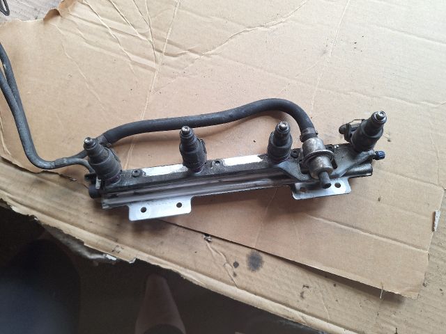 bontott VOLVO V40 Porlasztó Sor / Híd