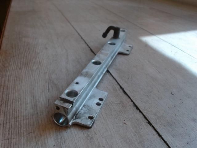 bontott VOLVO V40 Porlasztó Sor / Híd