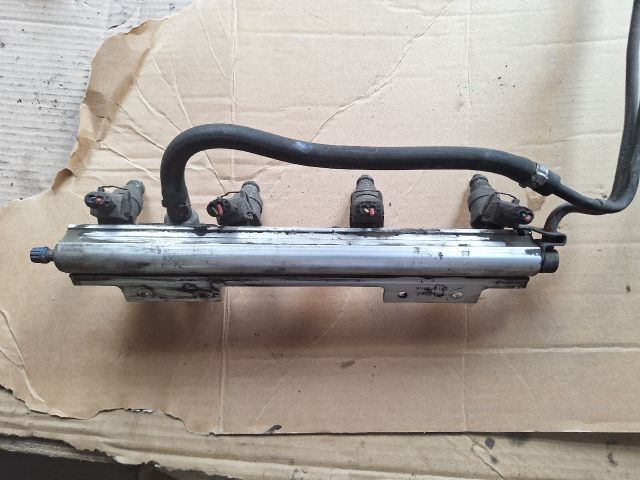 bontott VOLVO V40 Porlasztó Sor / Híd