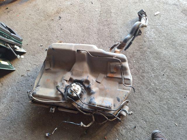 bontott VOLVO V40 Tank