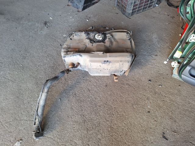 bontott VOLVO V40 Tank