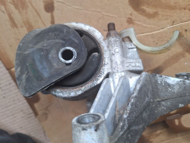 bontott VOLVO V40 Váltó Tartó Bak (Pozíciófüggetlen)