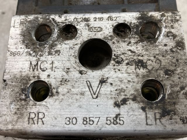 bontott VOLVO V40 ABS Kocka