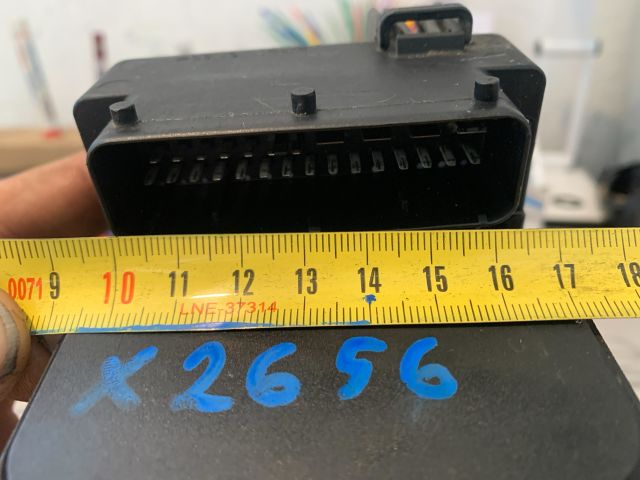 bontott VOLVO V40 ABS Kocka