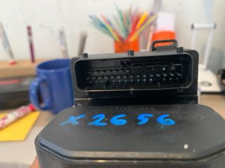 bontott VOLVO V40 ABS Kocka