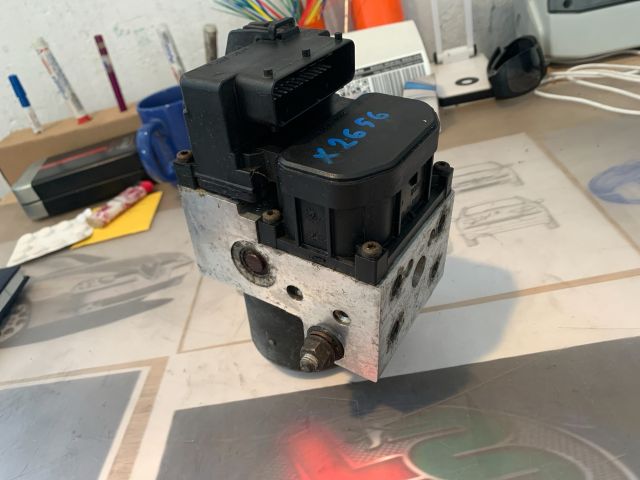 bontott VOLVO V40 ABS Kocka