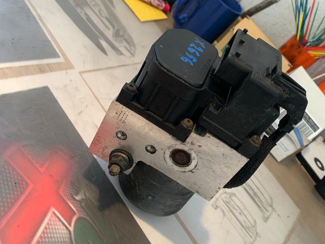 bontott VOLVO V40 ABS Kocka