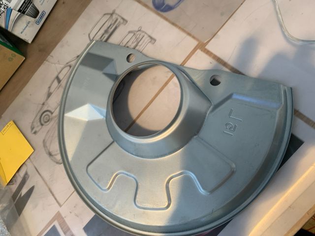 bontott VOLVO V40 Bal első Fék Porvédő Lemez