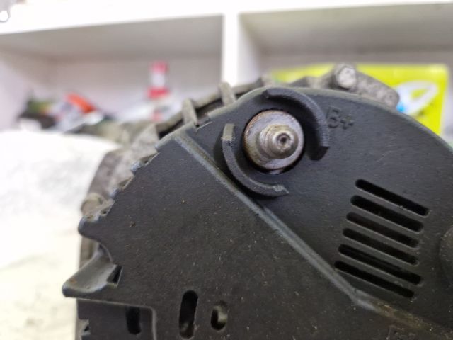 bontott VOLVO V40 Generátor