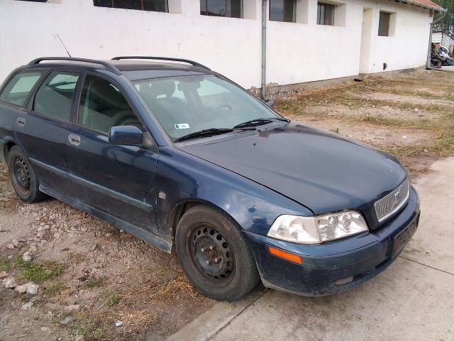 bontott VOLVO V40 Jobb első Féknyereg Munkahengerrel