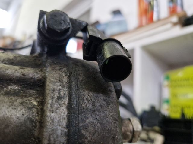 bontott VOLVO V40 Klímakompresszor