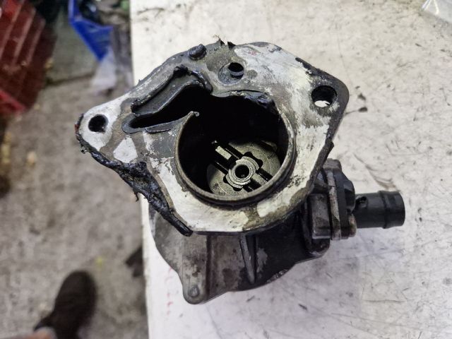 bontott VOLVO V40 Vákumpumpa