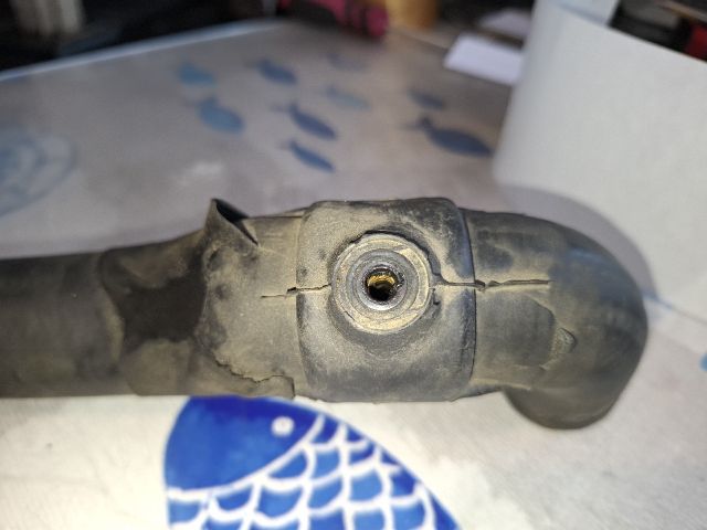 bontott VOLVO V40 Vízcső