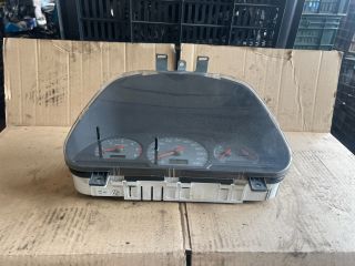 bontott VOLVO V40 Kilométeróra