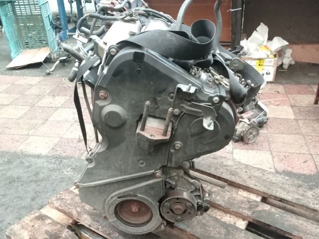 bontott VOLVO V40 Motor (Fűzött blokk hengerfejjel)