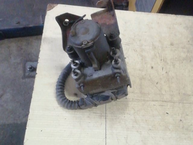 bontott VOLVO V40 ABS Kocka