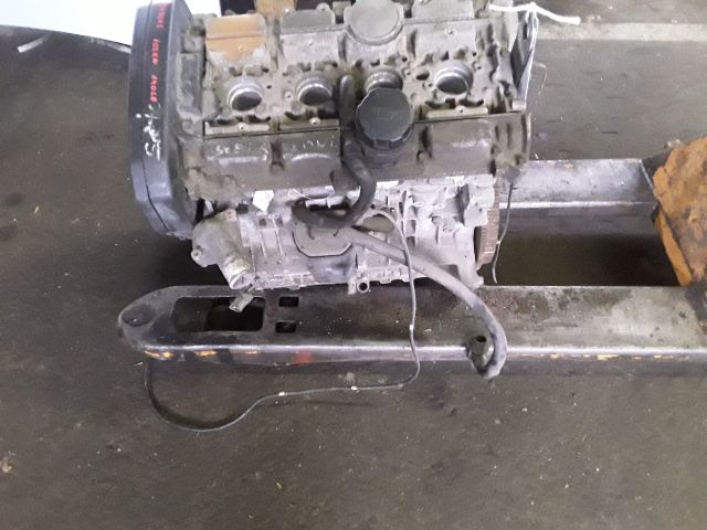 bontott VOLVO V40 Motor (Fűzött blokk hengerfejjel)