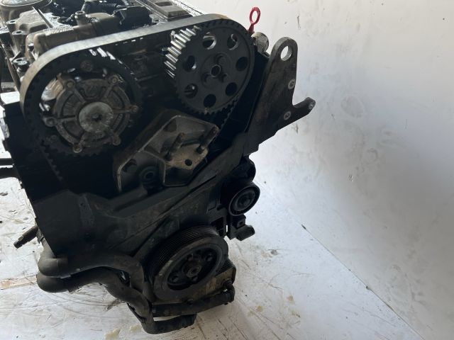 bontott VOLVO V40 Motor (Fűzött blokk hengerfejjel)