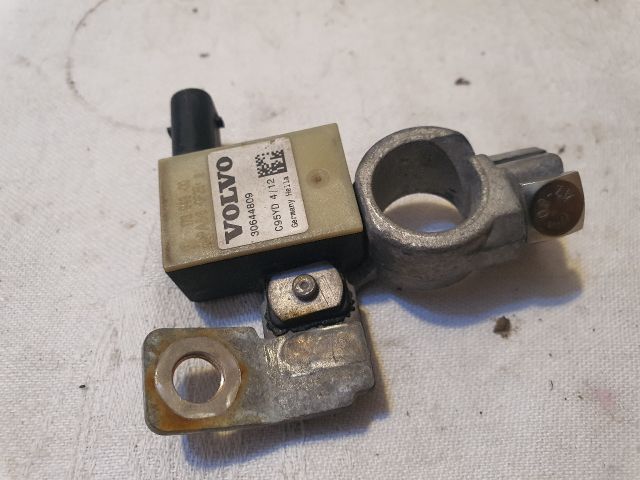 bontott VOLVO V40 Akkumulátor Saru Elektronikával