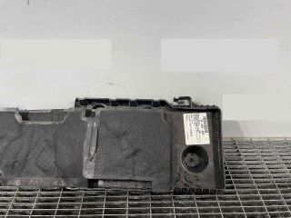 bontott VOLVO V40 Akkumulátor Tartó