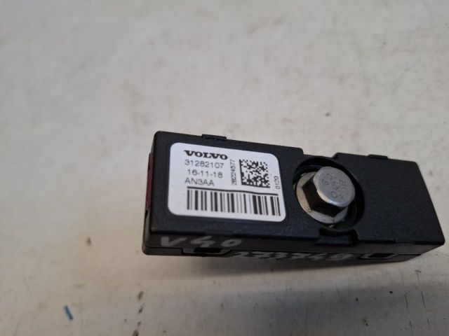 bontott VOLVO V40 Antenna Erősítő