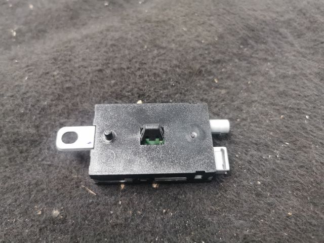 bontott VOLVO V40 Antenna Erősítő