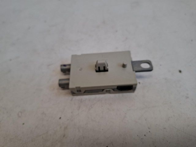 bontott VOLVO V40 Antenna Erősítő