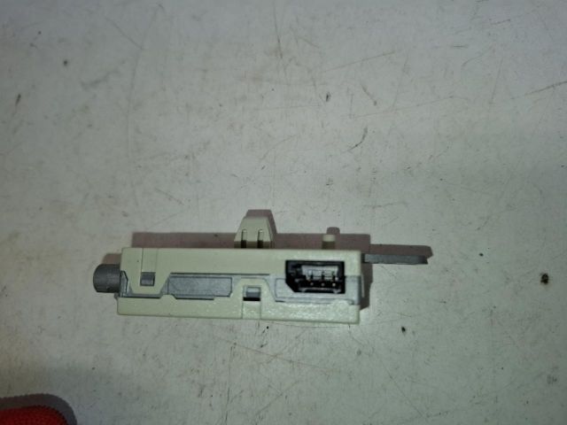 bontott VOLVO V40 Antenna Erősítő