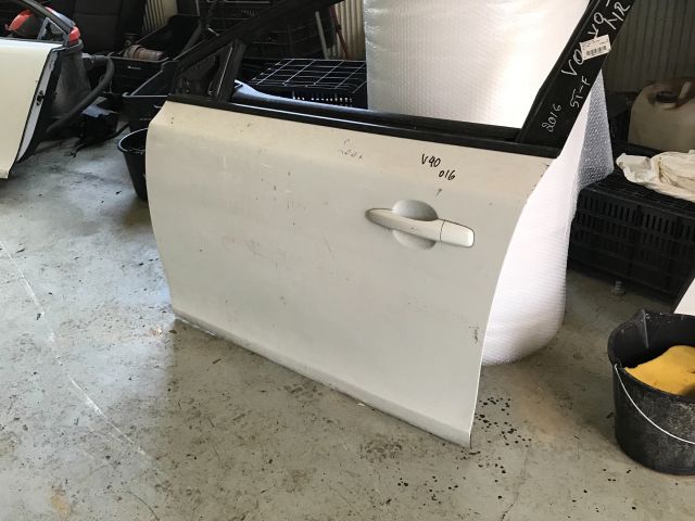 bontott VOLVO V40 Bal első Ajtó (Részeivel)