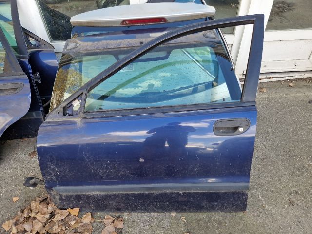 bontott VOLVO V40 Bal első Ajtó (Részeivel)