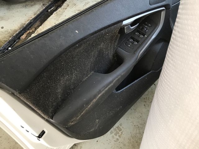 bontott VOLVO V40 Bal első Ajtó (Részeivel)